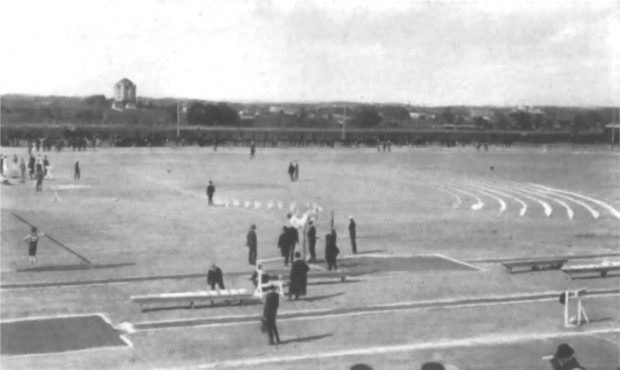 Runners compete in the 1904 Summer Olympics on Francis Field. The 1904 Olympics in St. Louis was the first Olympic Games to be held in the western hemisphere.