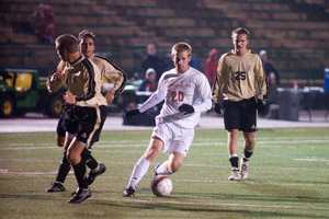 Washington University's John Hengel moves up the field during the second half. Hengel lead the bears to a 3-1 victory with two goals. (Matt Mitgang | Student Life)