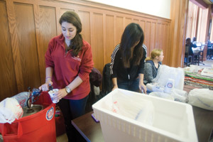 Students in Lambda Sigma make root beer floats for members of the University community on Thursday in the Danforth University Center’s Tisch Commons. The event was held as a part of Random Acts of Kindness Week. (Matt Mitgang | Student Life)
