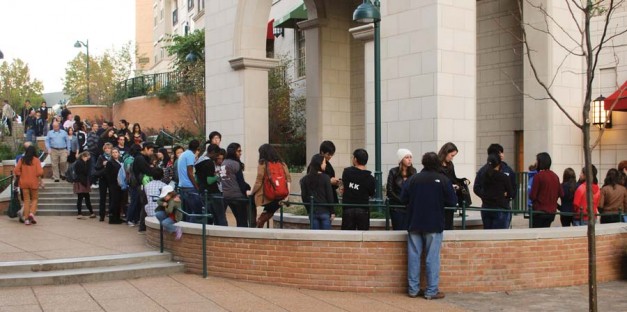 Student line up at Bear’s Den on Friday to get a ticket to Joseph Gorden Levitt’s HitRECord event.