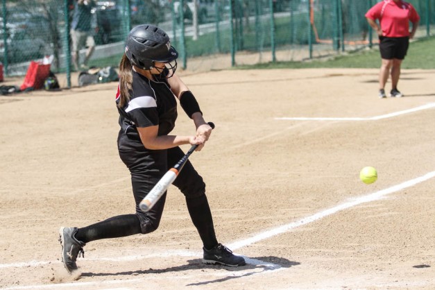 Softball honors seniors, sweeps two home doubleheaders