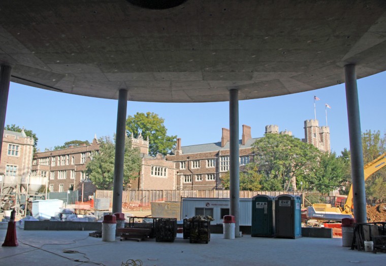 The forum, surrounded by glass windows, will be a 4,000-square-foot open space overlooking Brookings Hall. Additionally, the new building will host seven new classrooms, seven group-study rooms and a full-service cafe.