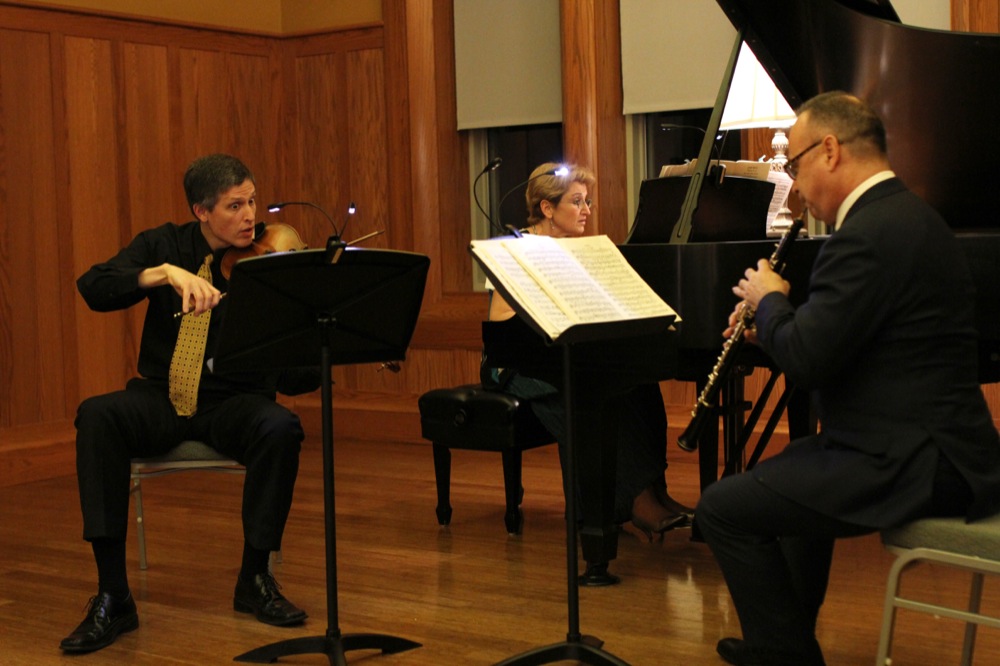 The classical group Ensemble Schumann performs in the DUC’s Goldberg Formal Lounge on Monday evening. KWUR helped bring the trio to campus in coordination with the DUC Chamber Music Series as part of the 24th KWUR Week.