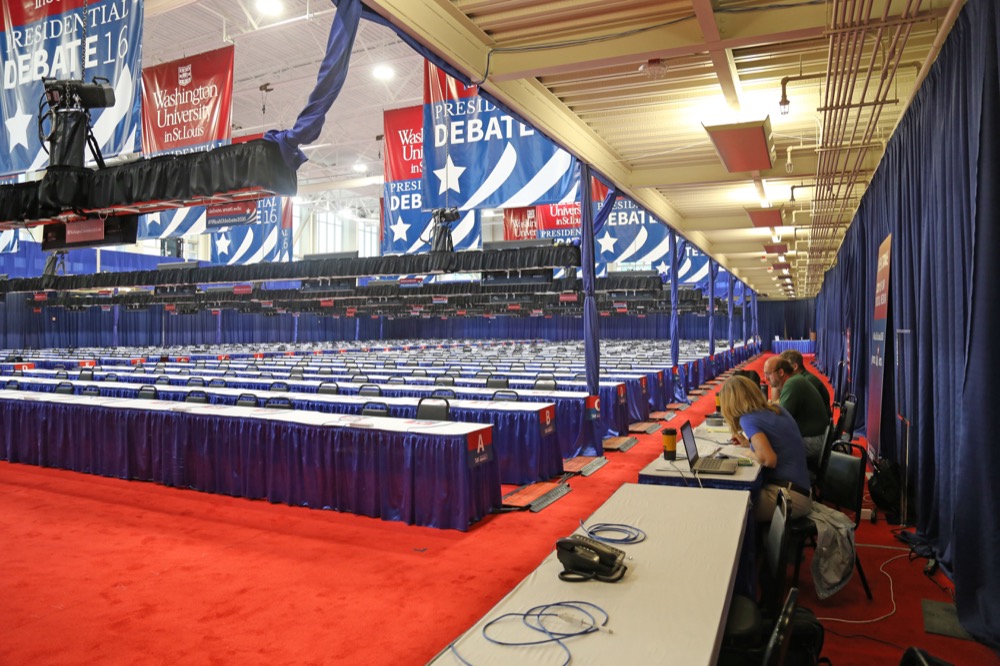 The media filing center for Sunday's debate is fully decorated. Donald Trump and Hillary Clinton will participate in a town hall a short distance from there, in the Athletic Complex, tomorrow.