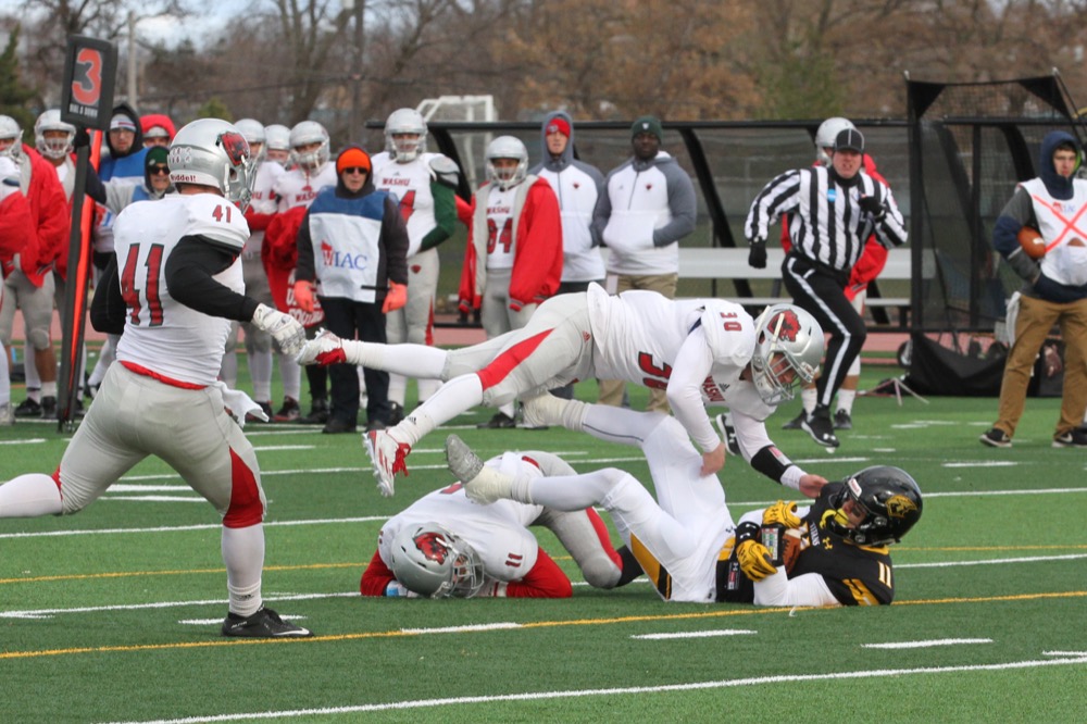 Football falls short in NCAA playoff game at Oshkosh