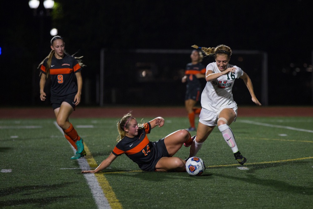 Women’s soccer heads into NCAA tournament to face undefeated Knox College in the first round of competition