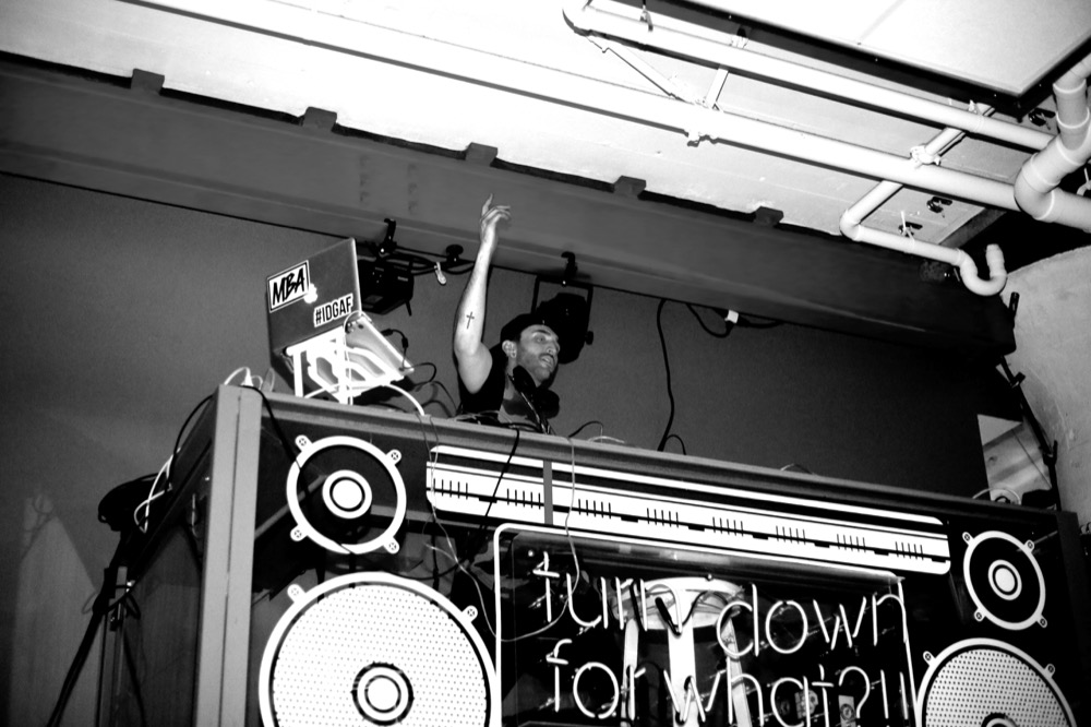 New student-run nightlife group hosts first event, caters to 18-plus crowd