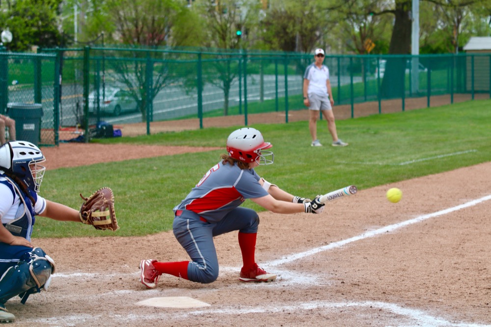 Senior Halle Steinberg lays down a bunt during Wash. U.’s game aganist Case Western University. The Bears swept Fontbonne University this weekend in the Wydown Showdown.