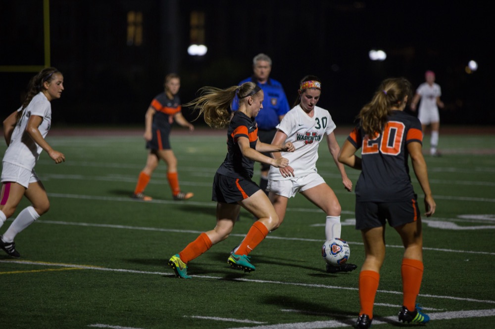 Sophomore Caroline Dempsey takes control of the ball in the Bears’ game against Greenville last year. This weekend, the Bears’ winning streak snapped with a 2-2 draw against Wheaton (Ill.) Saturday, but the team defeated Fontbonne soundly, with a 5-0 victory last Wednesday.
