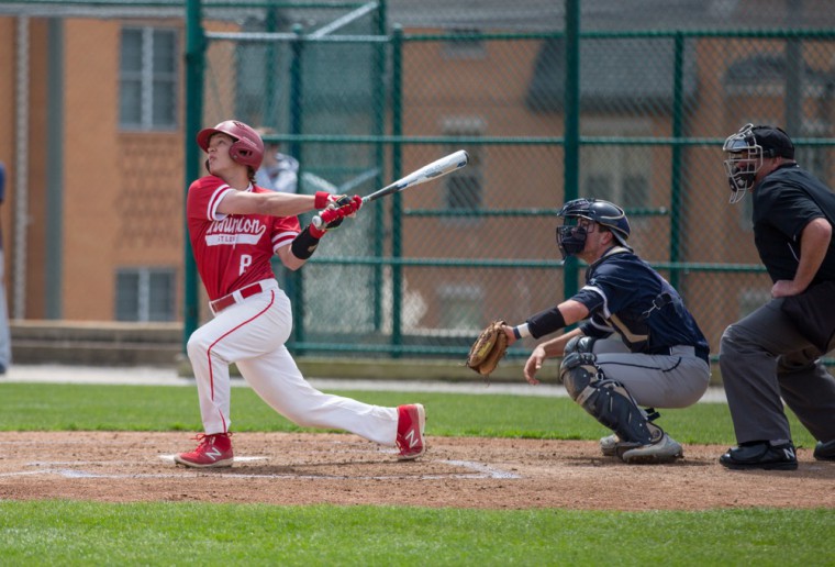 Baseball loses back-and-forth affair with Fontbonne, 6-5