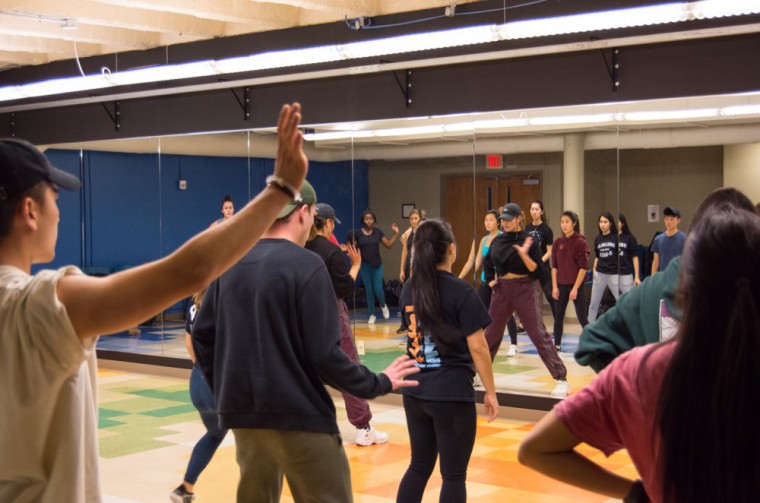 WUHHU hosts a dance workshop in Mallinckrodt 100A.