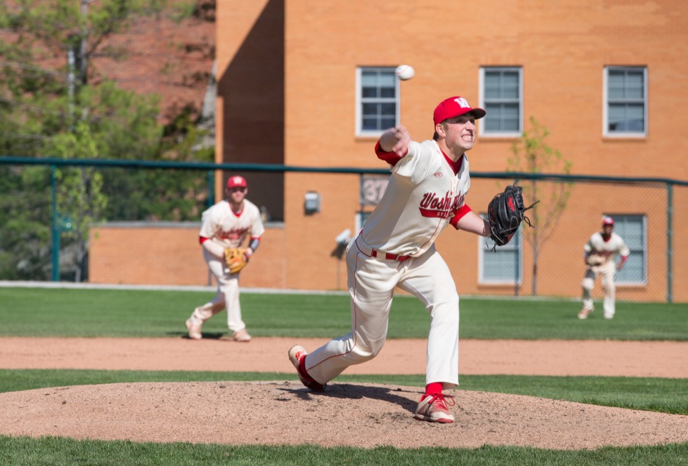 Baseball splits series with NYU despite promising start