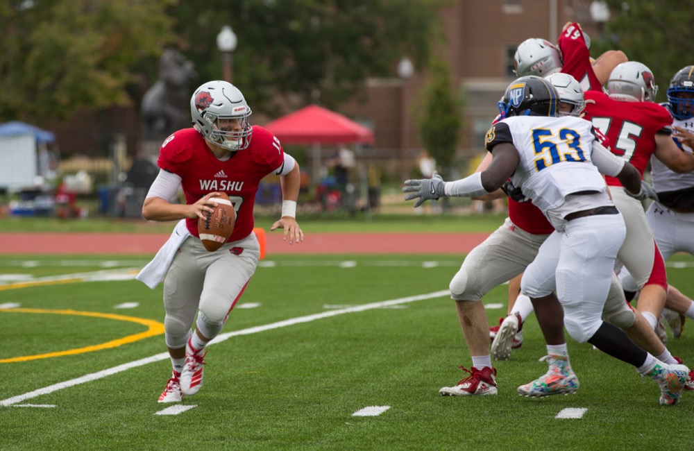 Football drops blowout to No. 5 Wheaton in first loss since week two