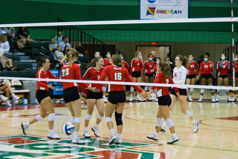 #14 volleyball continues last year’s winning ways