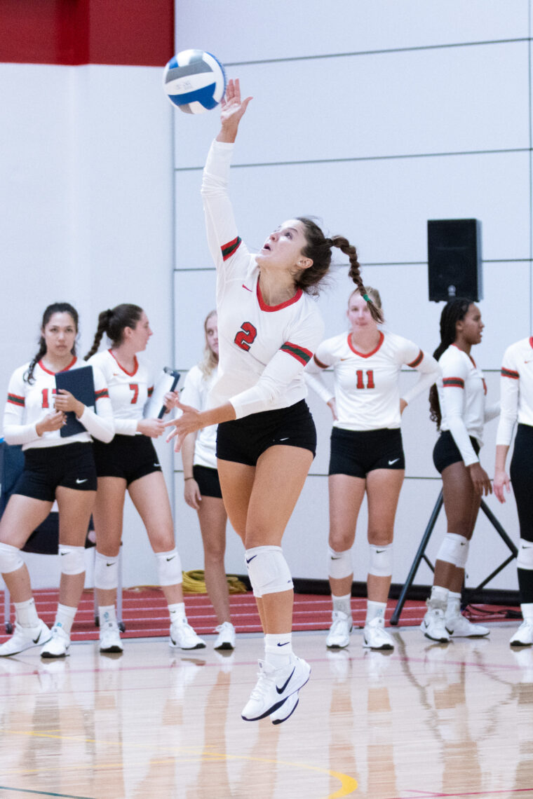 Bear Breakdown: Football starts season with victory, and volleyball defeats top-five opponent