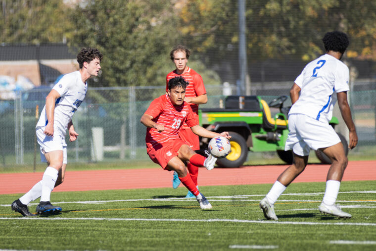 WashU men’s soccer caps season with 2-1 comeback win over UChicago