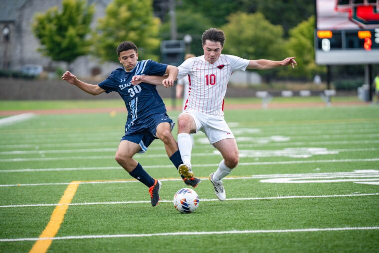 Men’s soccer rebounds to a winning weekend against Elmhurst and Illinois College