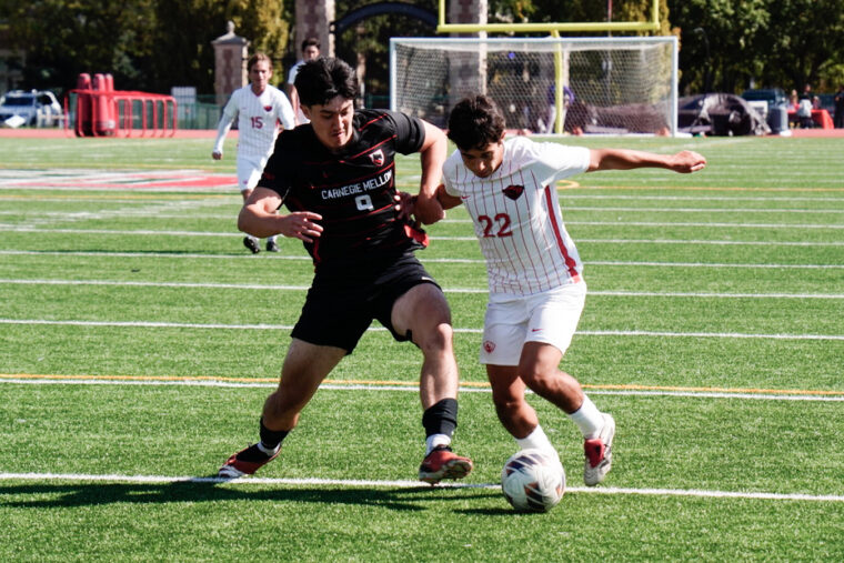 No. 3 men’s soccer defeats Carnegie Mellon to remain perfect in UAA play