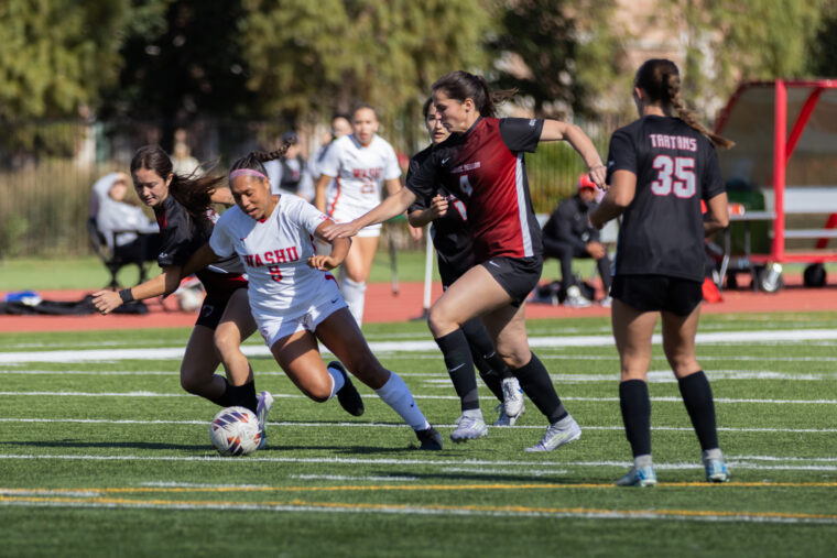 No. 2 women’s soccer defeats Carnegie Mellon, extends UAA winning streak