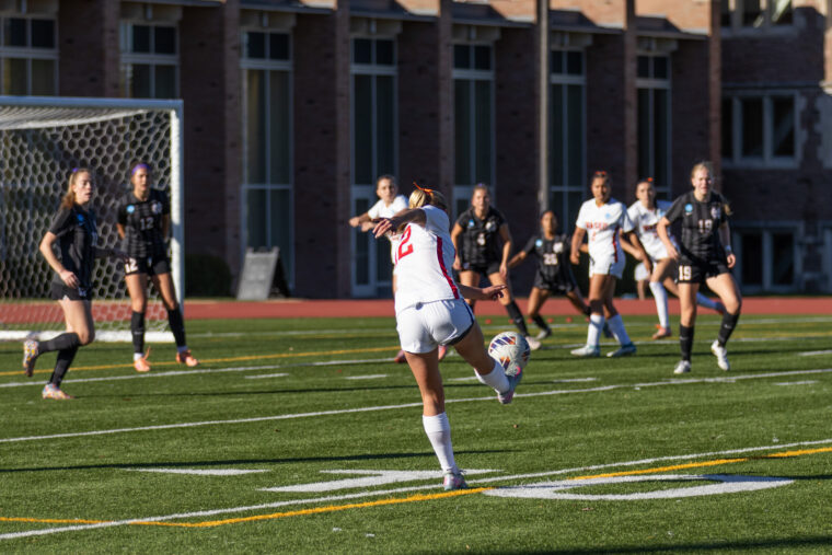 No. 1 women’s soccer cruises into tenth consecutive Sweet 16