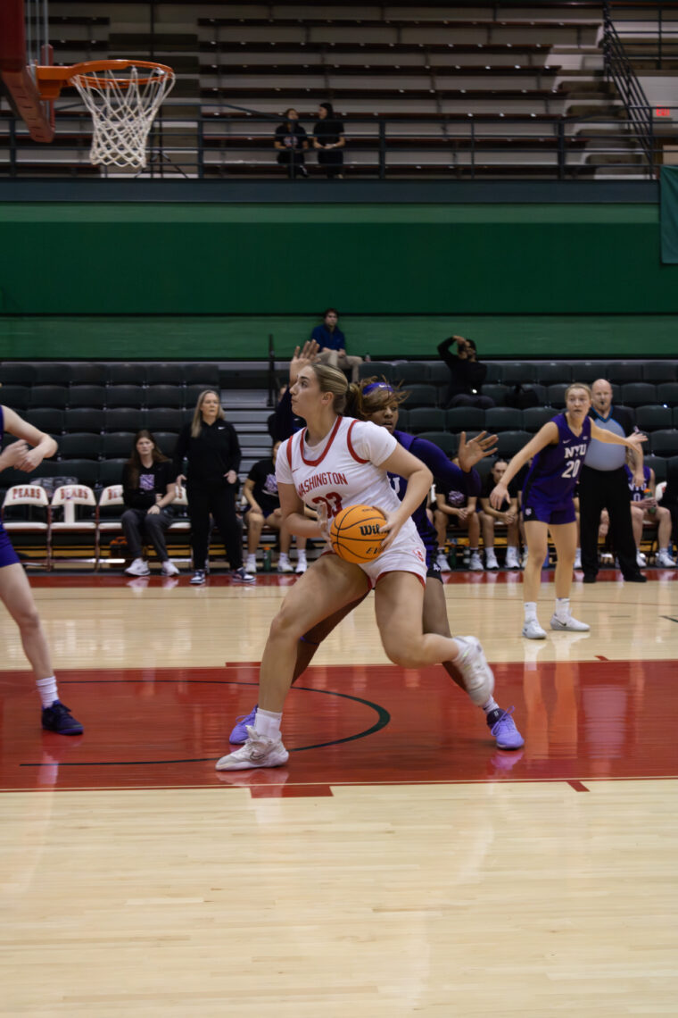 Six-woman junior class leads No. 15 women’s basketball on and off the court