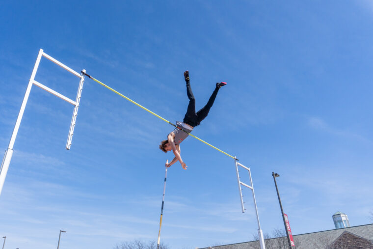 WashU’s pole vaulters reach new heights with dominant start to season