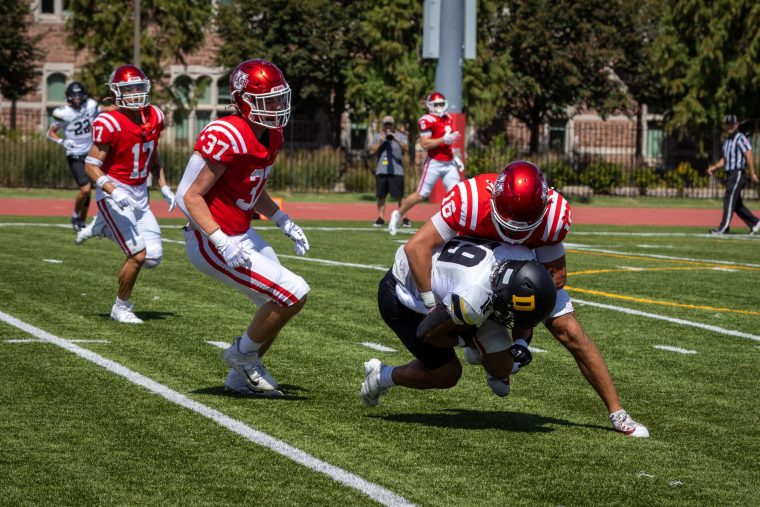 WashU football reaches 3-0 in 31-24 win at Wittenberg University