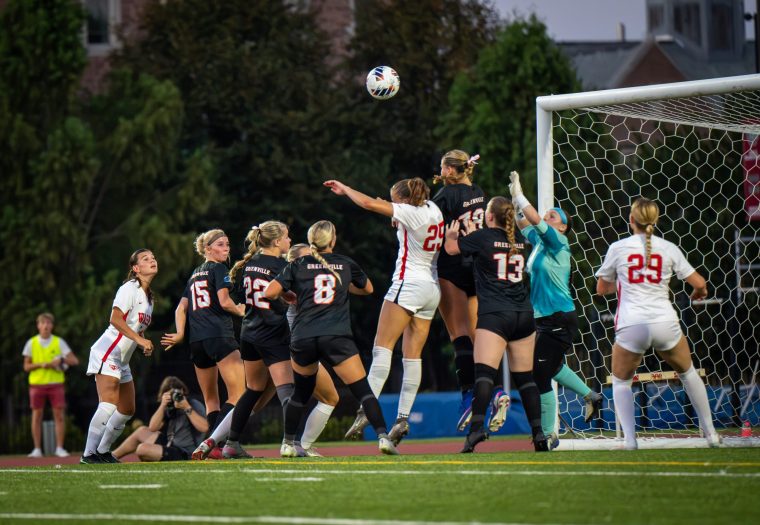 Men’s and women’s soccer dominate in decisive shutouts, combine for 19-0 in season opener