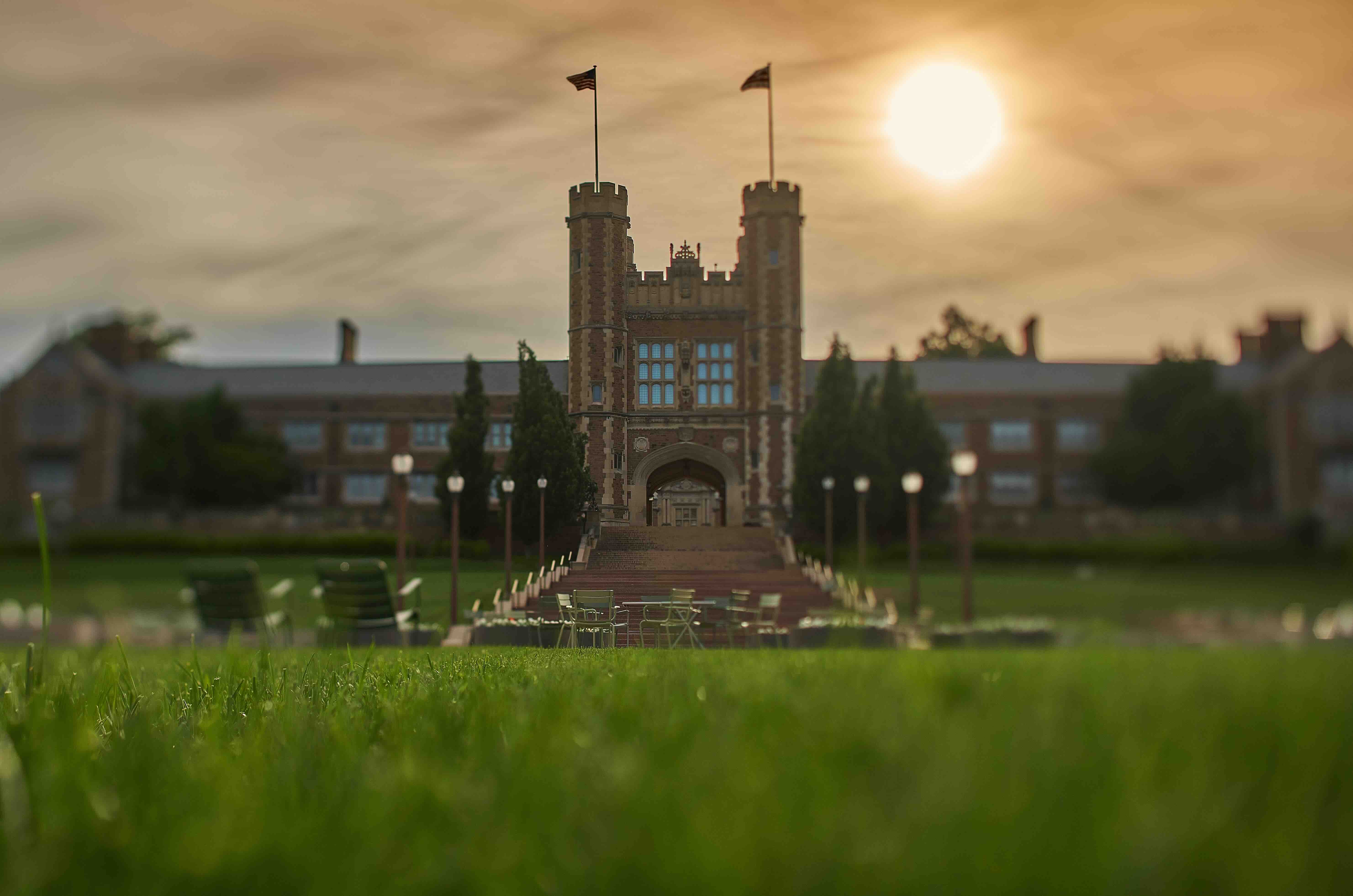 University phases out Blackboard, introduces Canvas